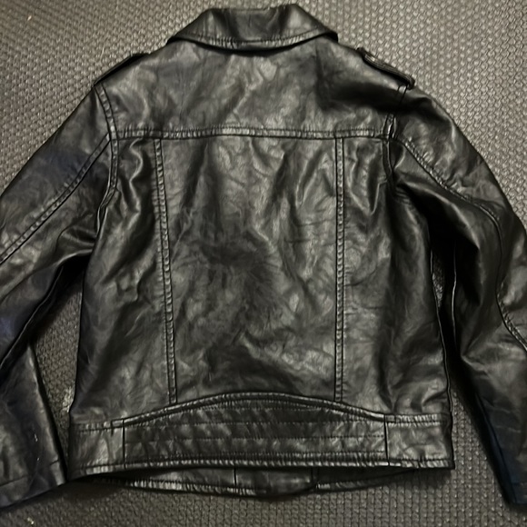 H&M girls 5-6Y sized faux leather jacket looks and feels like real leather - Picture 3 of 3